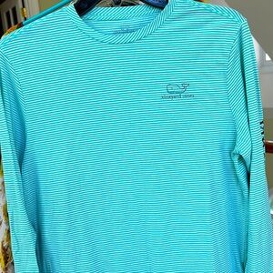 Super soft, long sleeved XlL kids/Adult  Sm with vintage whale. Mint condition.